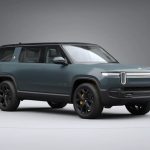 Электромобили Rivian научились кое-где ездить полностью без рук водителя