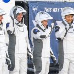 Корабль SpaceX Crew Dragon с россиянином, японцем и двумя американцами улетел на МКС